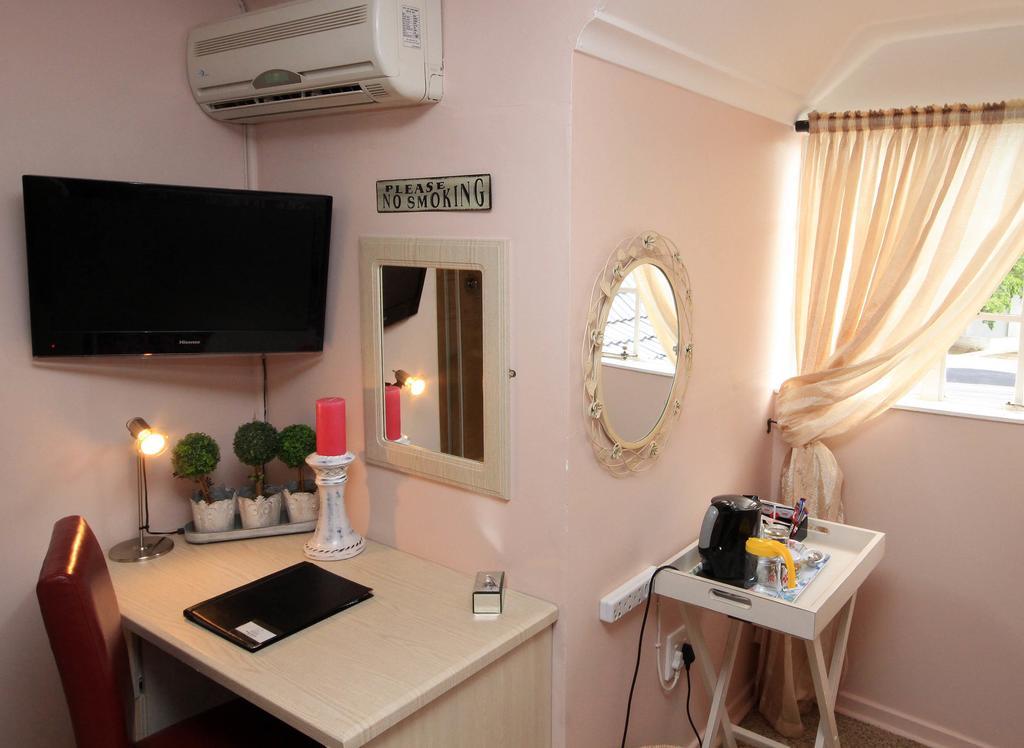 Avalon Guest Manor Hotel Newcastle Room photo